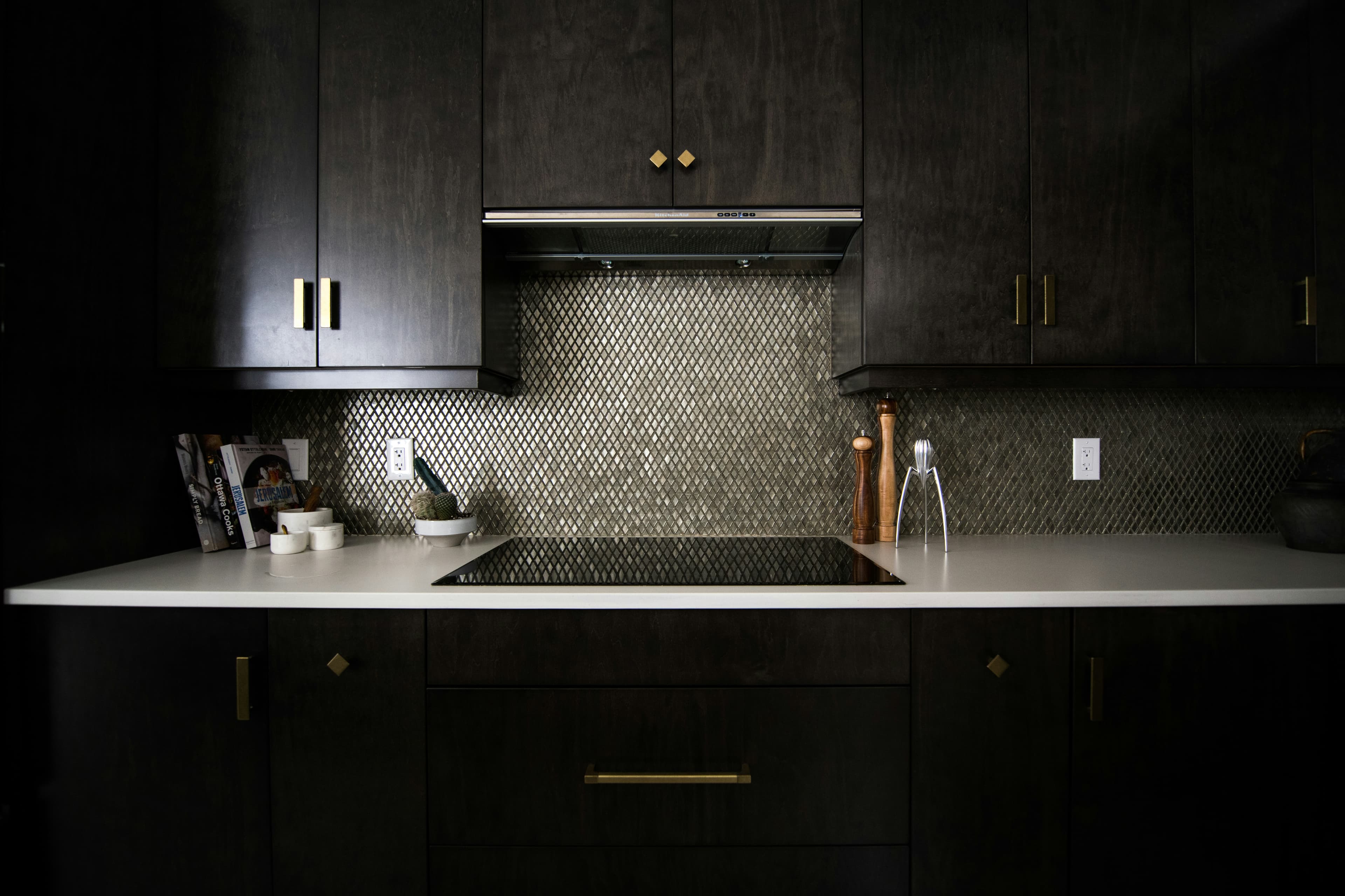Backsplash tile installation service