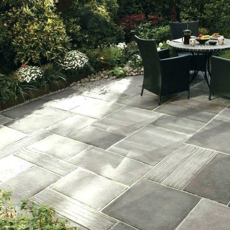 Outdoor patio with frost-resistant porcelain tiles